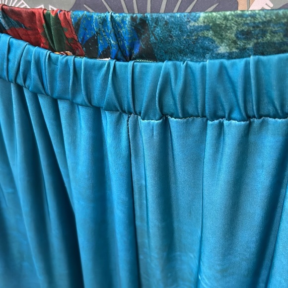 NWOT Two piece summer fun. Tunic with matching capri. Perfect condition. 1X - Picture 9 of 11